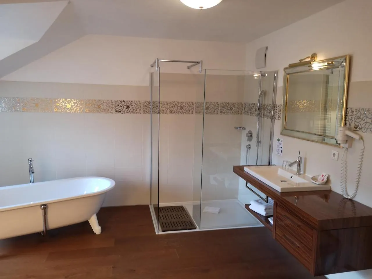 Landhotel Gut Moierhof Walting Hotel